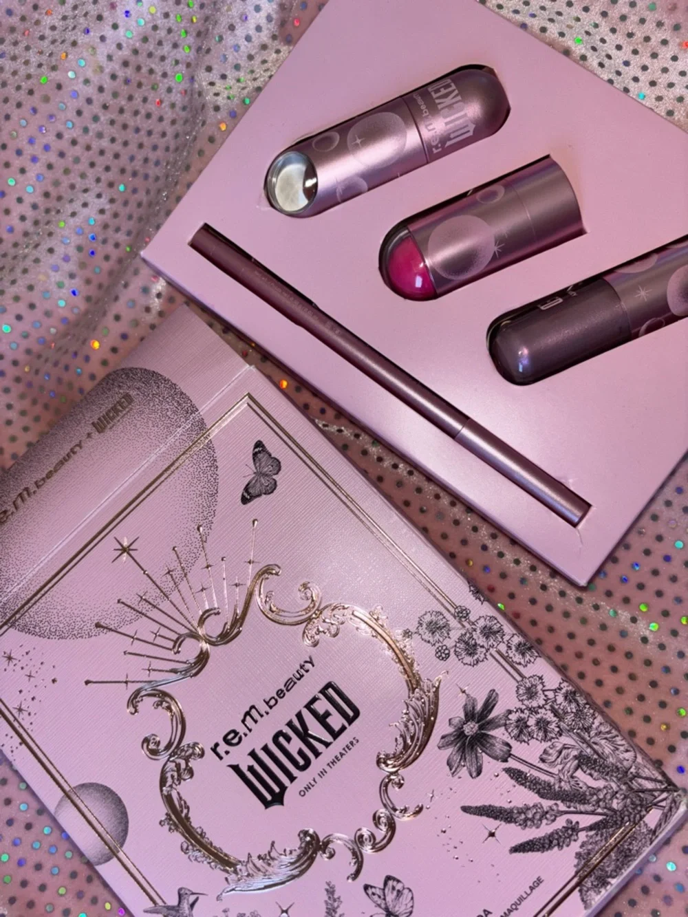 r.e.m. beauty Wicked Eyeshadow Trio - Pink Shades - Picture 1 of 2